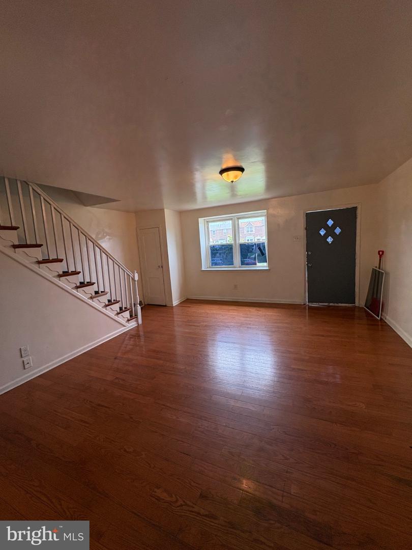 2112 Longshore Ave Property Photo 16