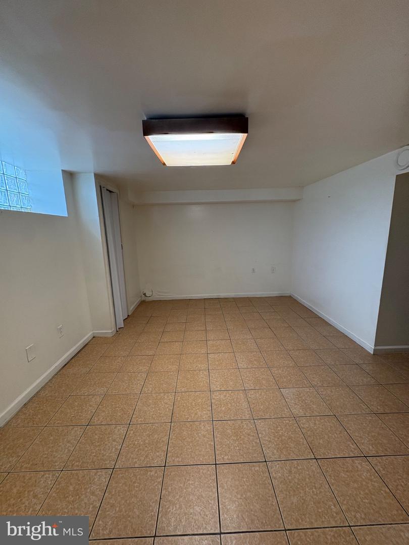 2112 Longshore Ave Property Photo 21