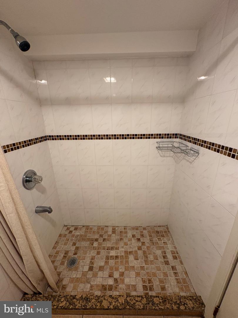 2112 Longshore Ave Property Photo 22