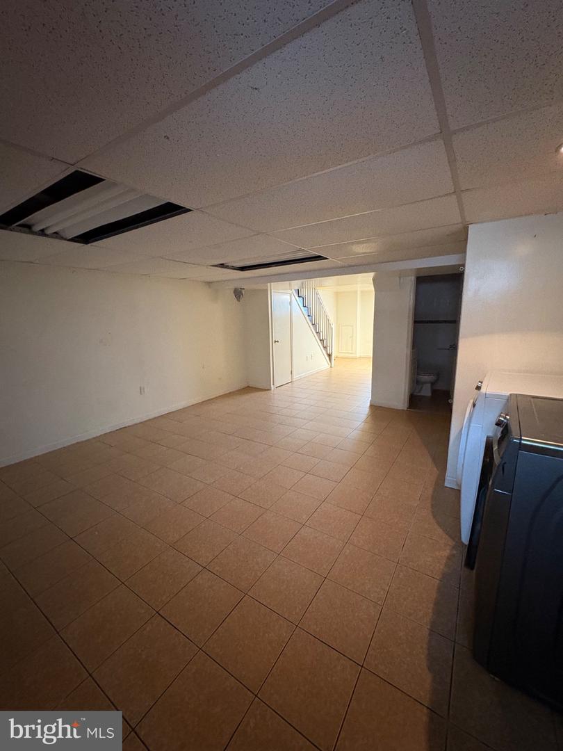 2112 Longshore Ave Property Photo 25