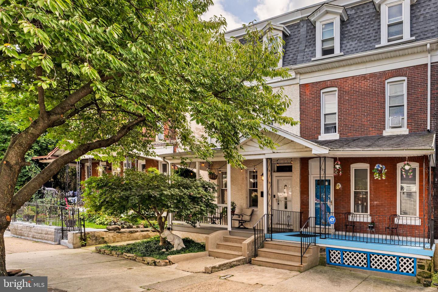 229 ROXBOROUGH AVE