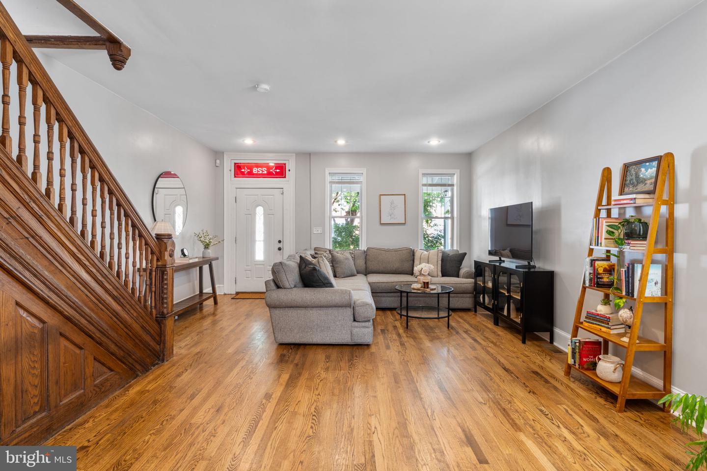 229 Roxborough Ave Property Photo 4