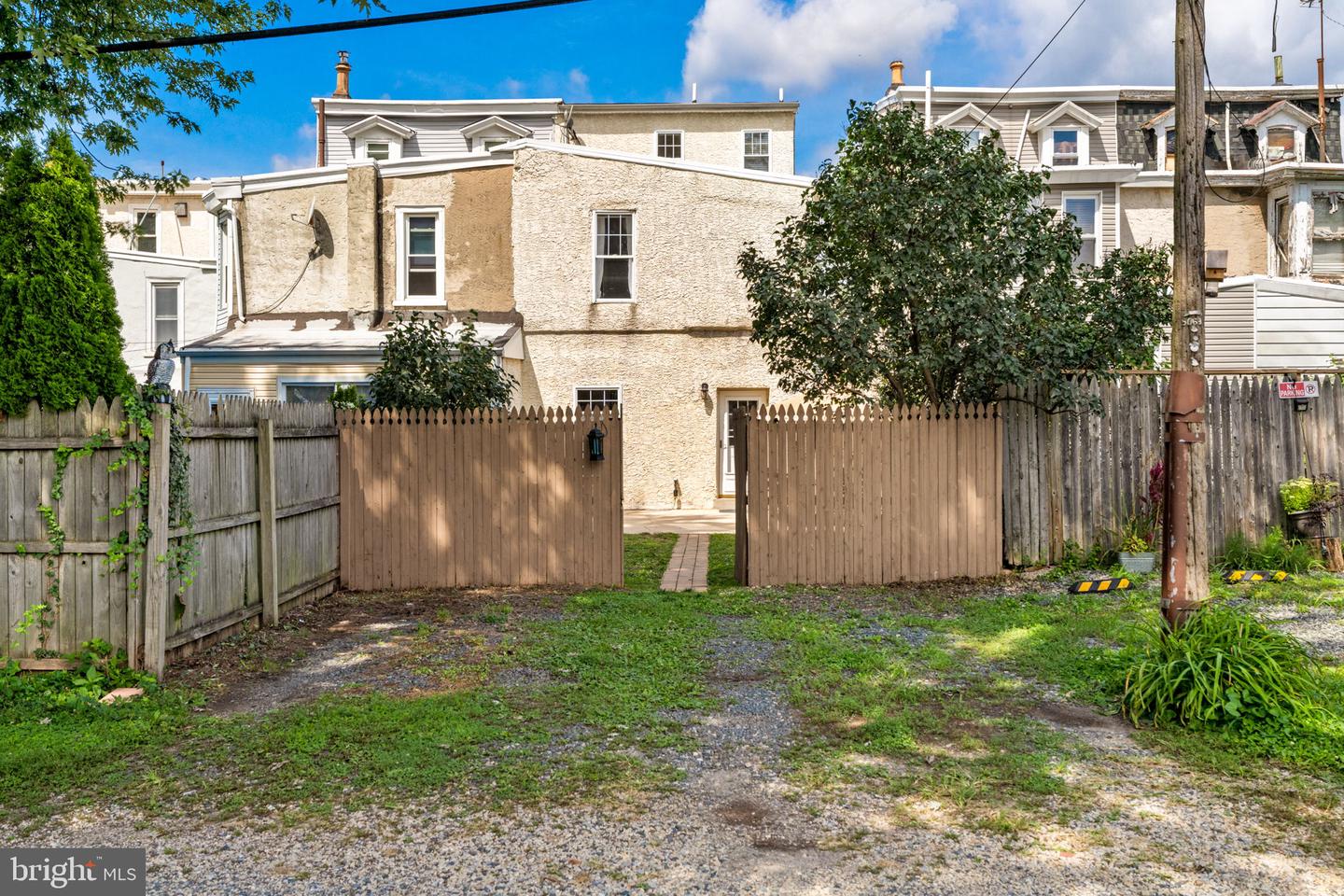 229 Roxborough Ave Property Photo 17