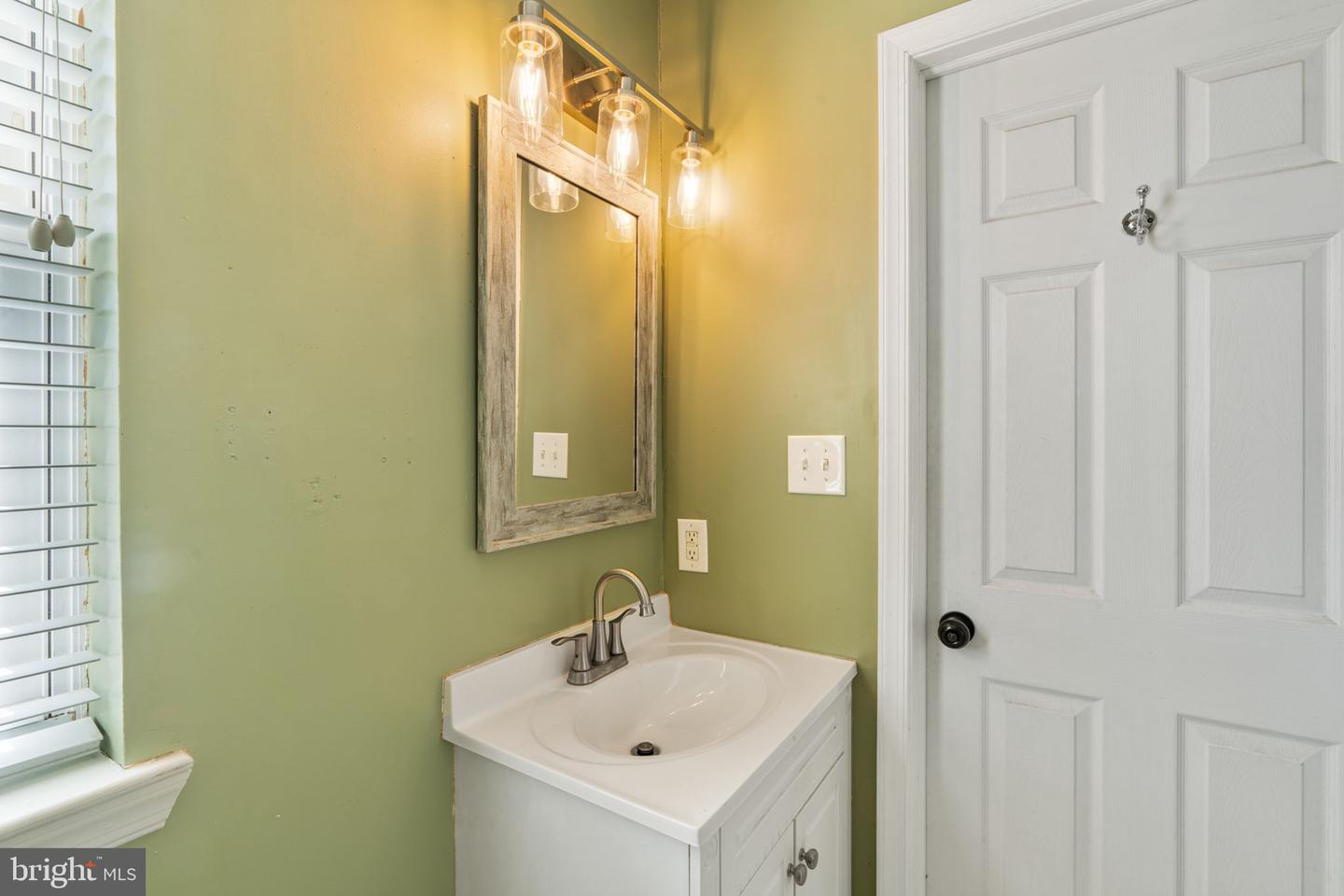 229 Roxborough Ave Property Photo 25
