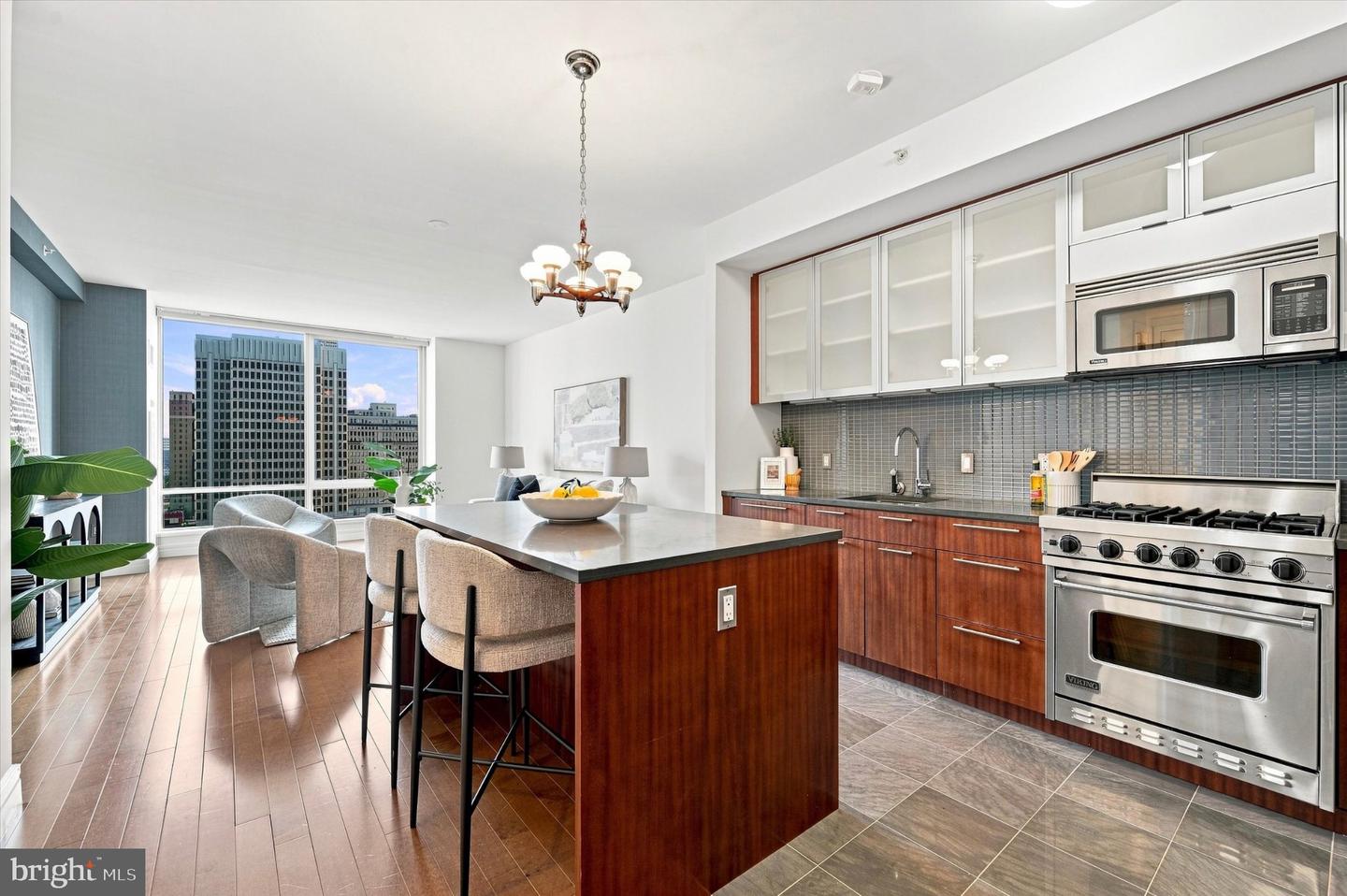 1414 S Penn Sq #12e Property Photo 3