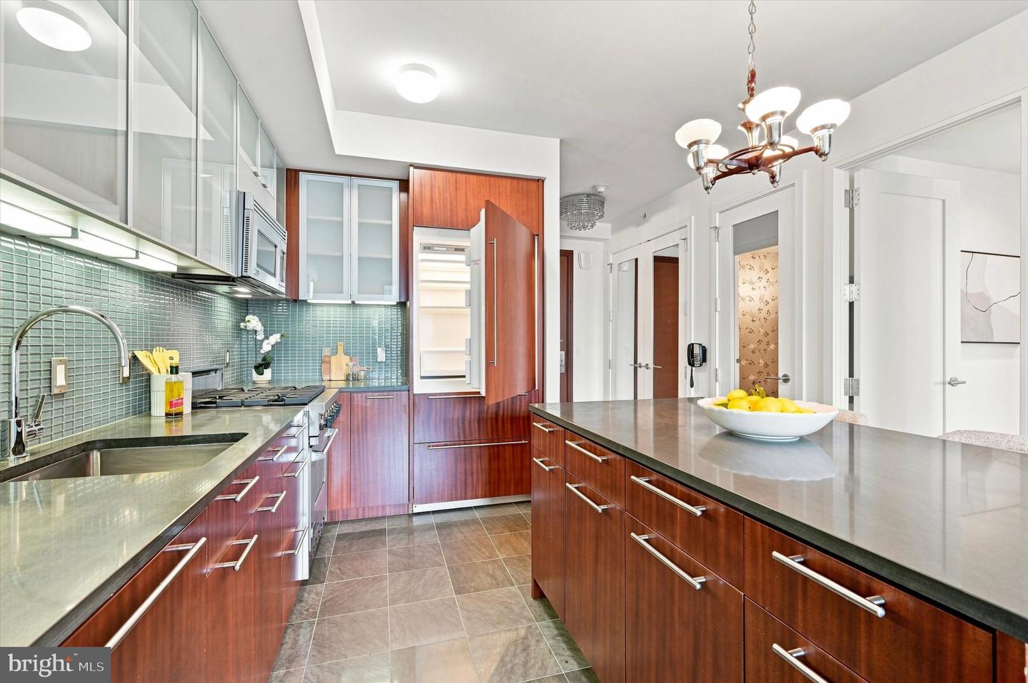 1414 S Penn Sq #12e Property Photo 6
