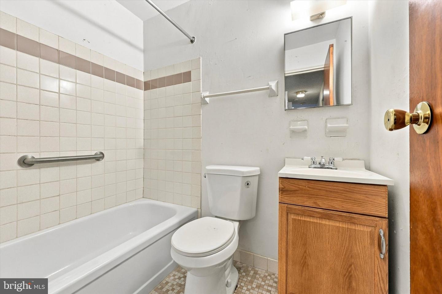 110 Byberry Rd #l9 Property Photo 8