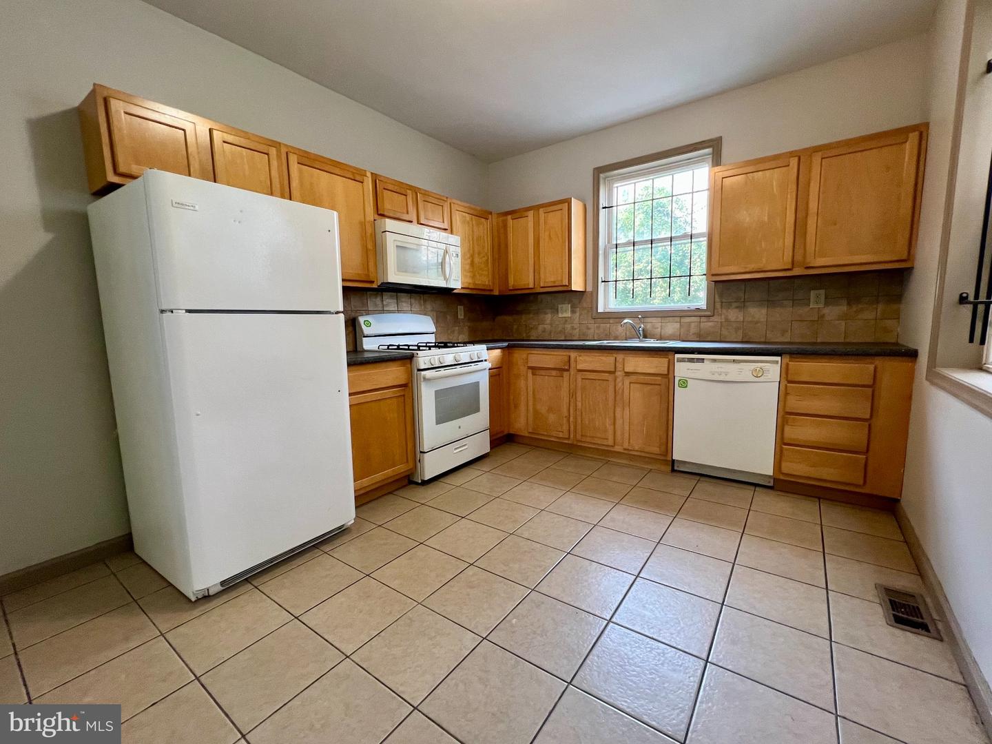 2154 N Carlisle St Property Photo 1