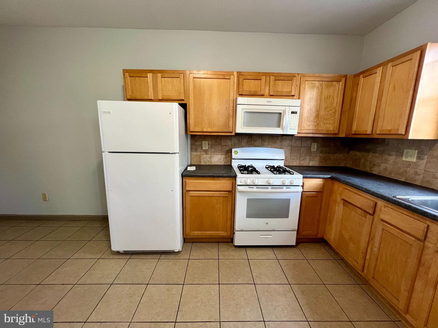 2154 N Carlisle St Property Photo 5