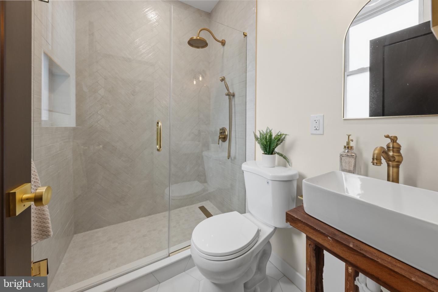 2549 Salmon St Property Photo 5