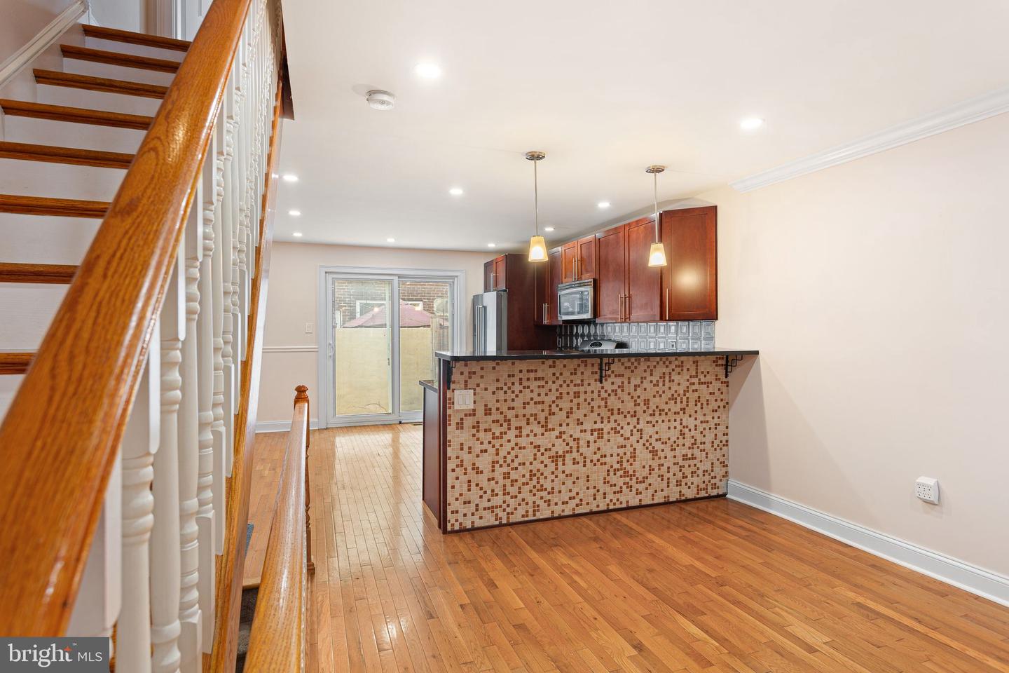 938 Morris St Property Photo 7