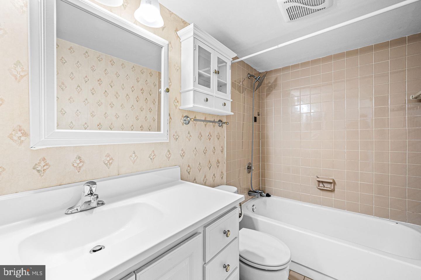 1420-00 Locust St #29h Property Photo 7