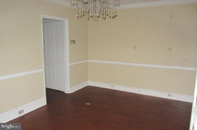 126 W Queen Ln Property Photo 8