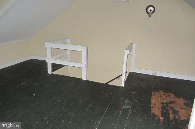 126 W Queen Ln Property Photo 17