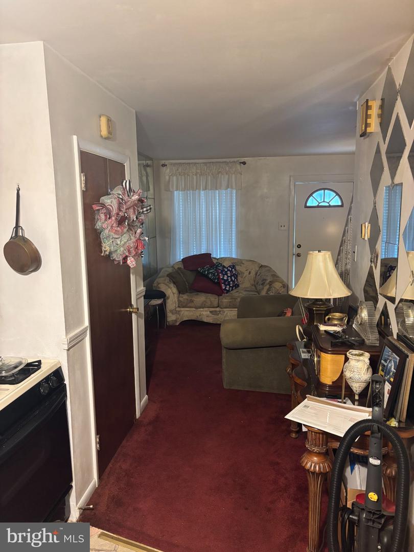 5842 Morton St Property Photo 3