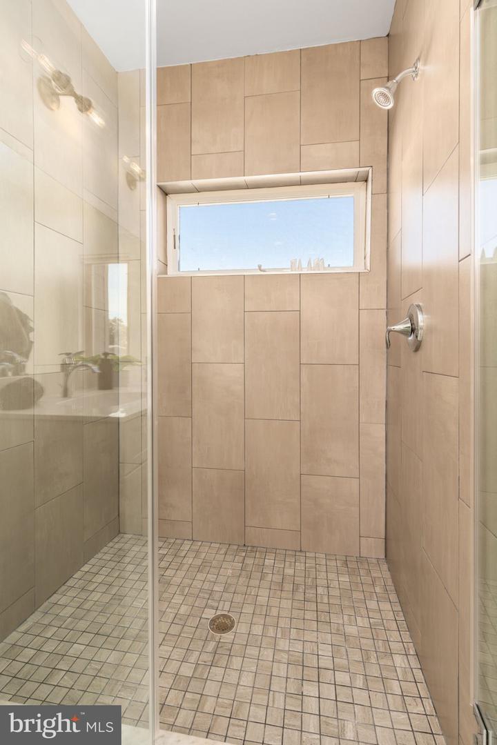 423 E Flora St Property Photo 24