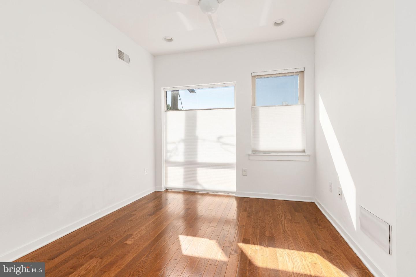 423 E Flora St Property Photo 29