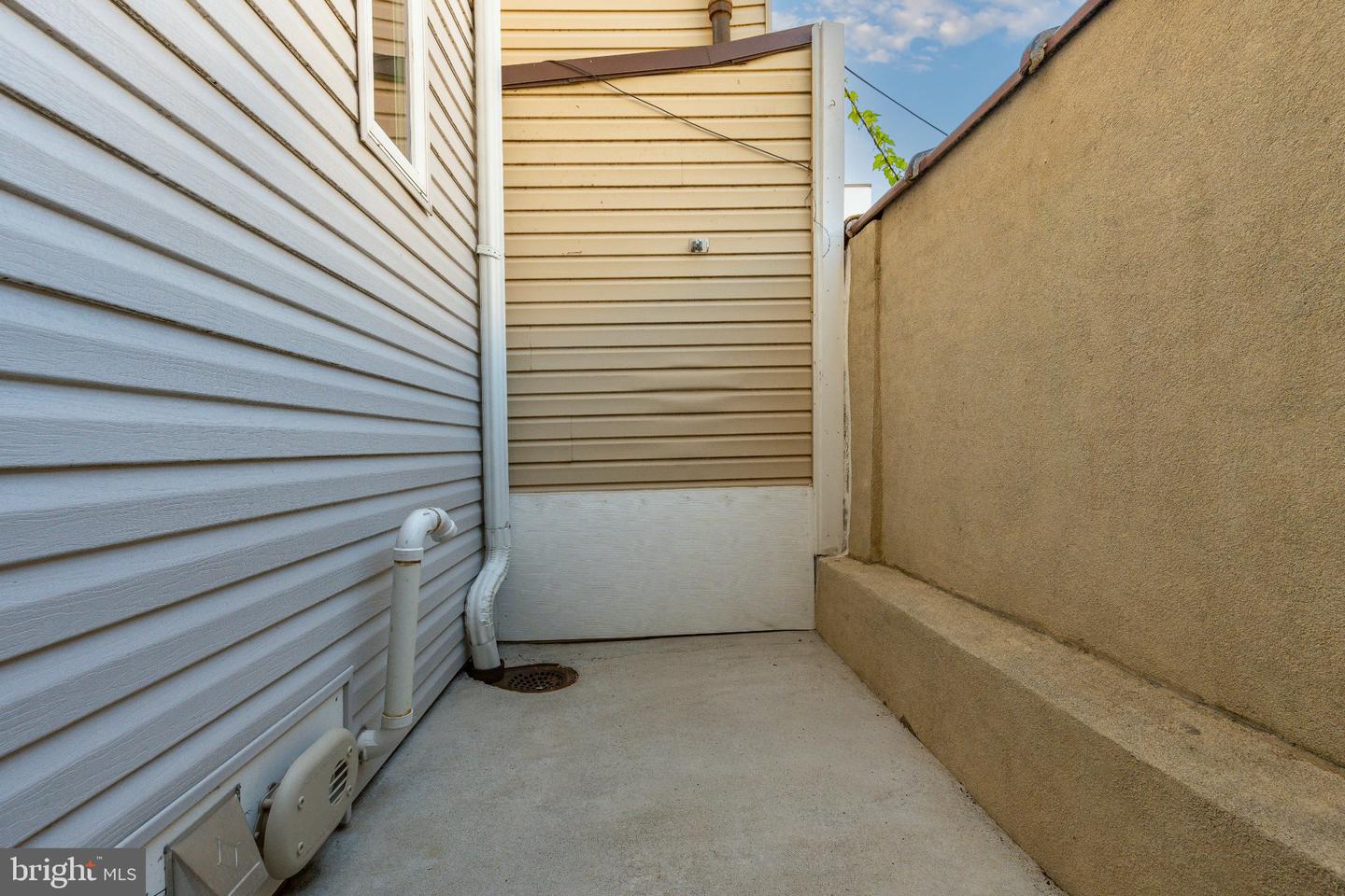 423 E Flora St Property Photo 46