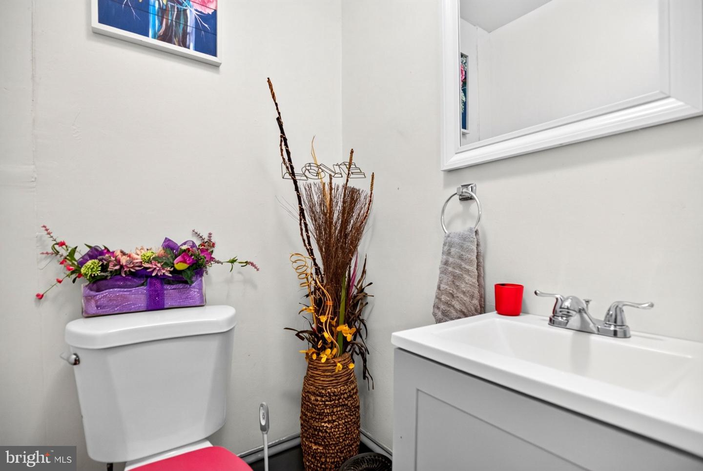 1021 Allengrove Property Photo 4