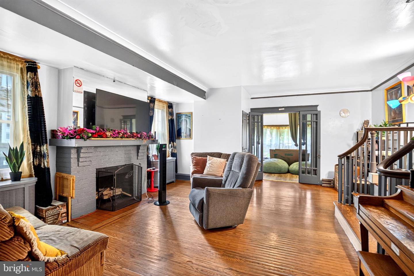 1021 Allengrove Property Photo 7