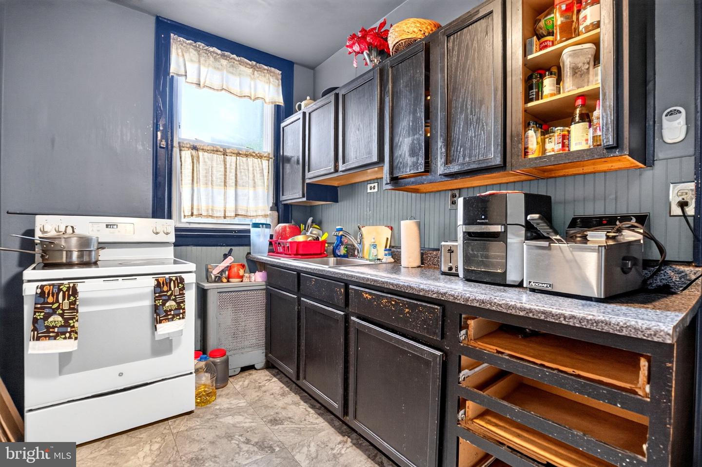 1021 Allengrove Property Photo 9