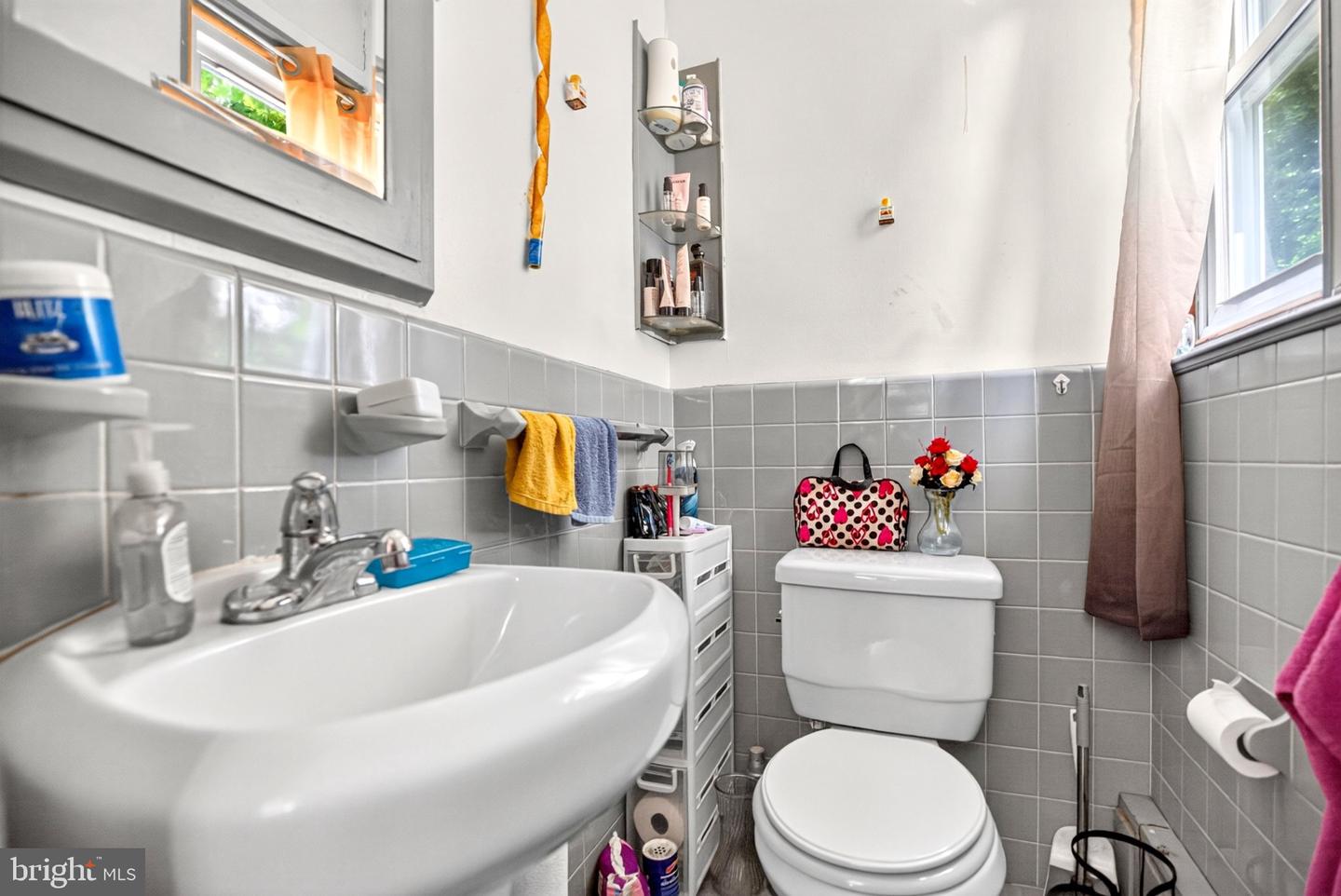 1021 Allengrove Property Photo 11