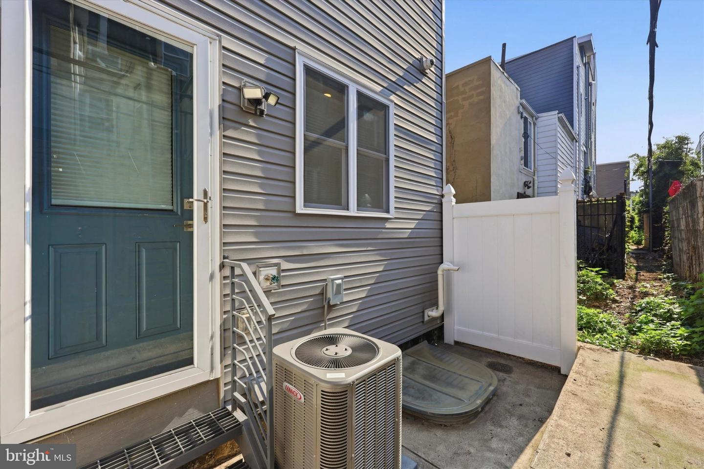 2138 Kater Property Photo 5