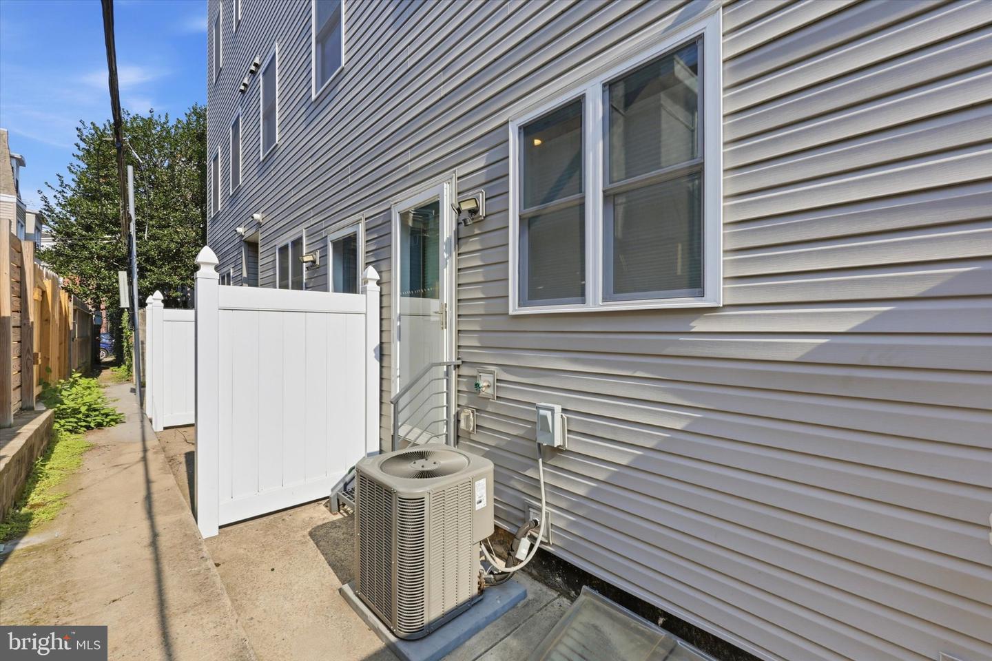 2138 Kater Property Photo 6
