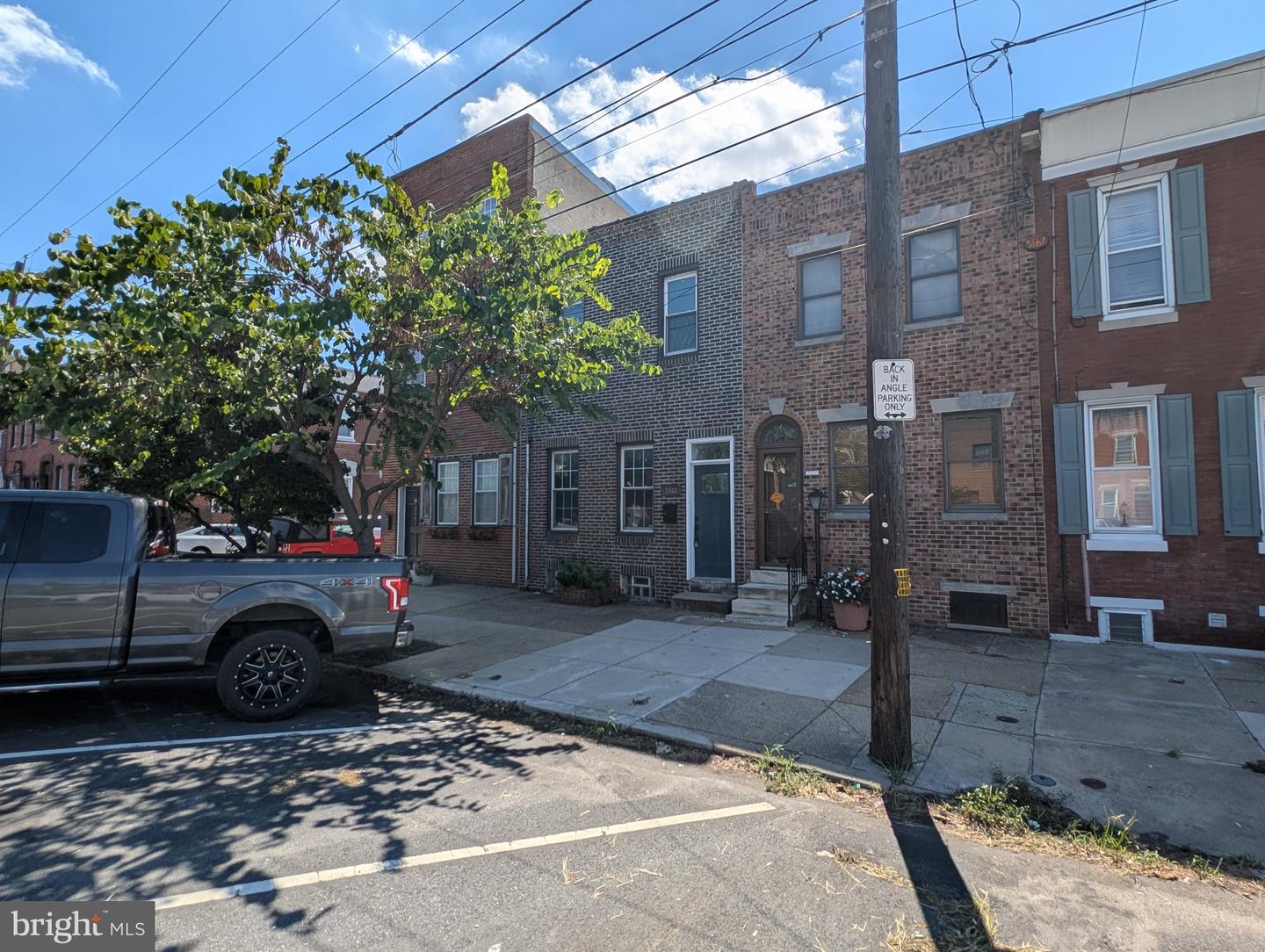 2560 E Lehigh Ave Property Photo 1