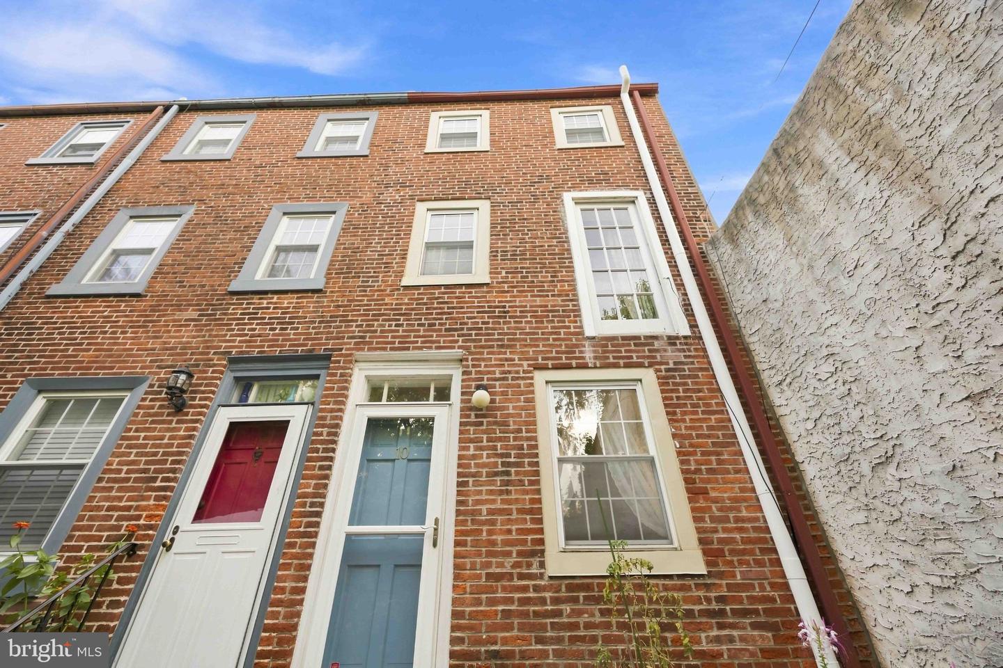 725 Pemberton St #10 Property Photo 2