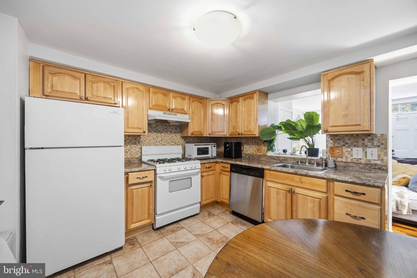 725 Pemberton St #10 Property Photo 11