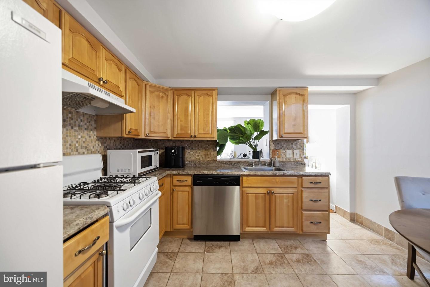 725 Pemberton St #10 Property Photo 12
