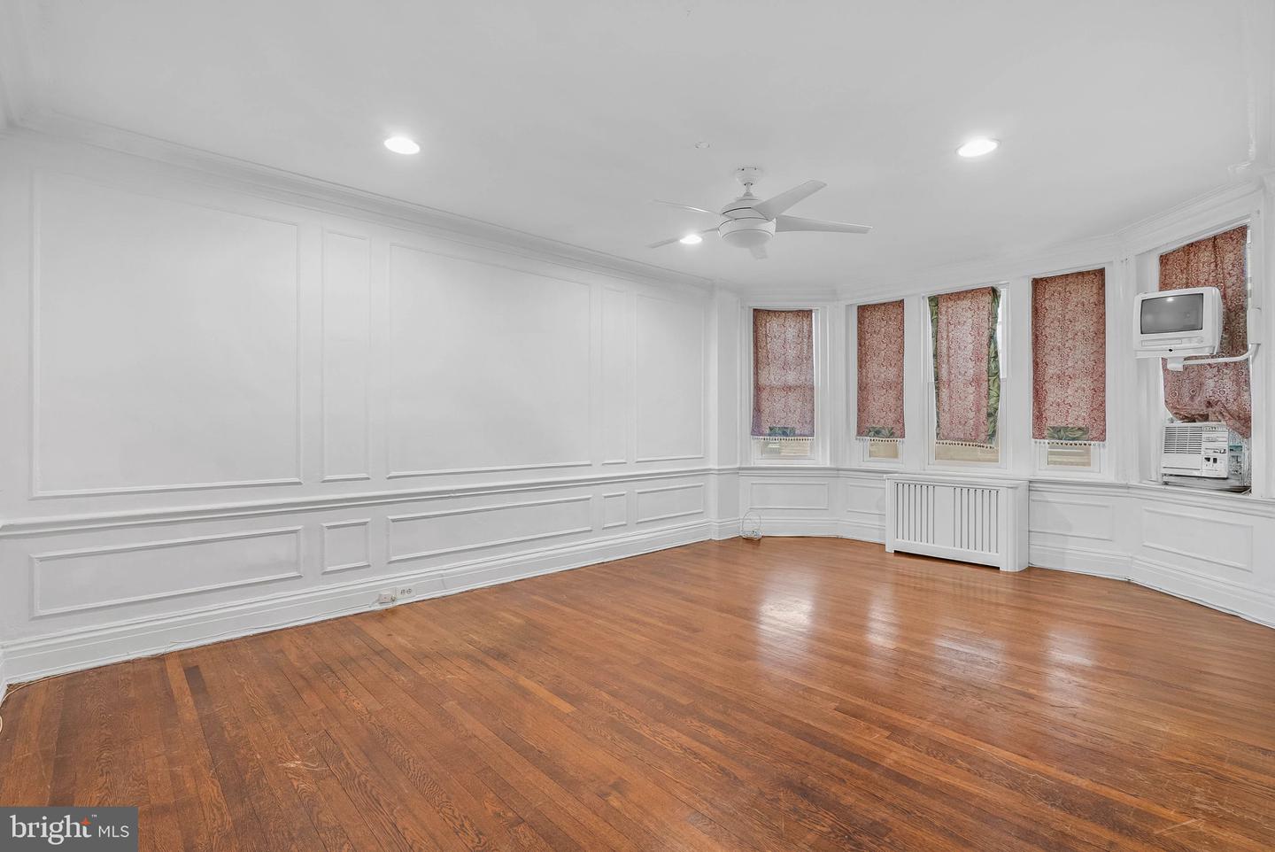 351 S 47th St #b210 Property Photo 9