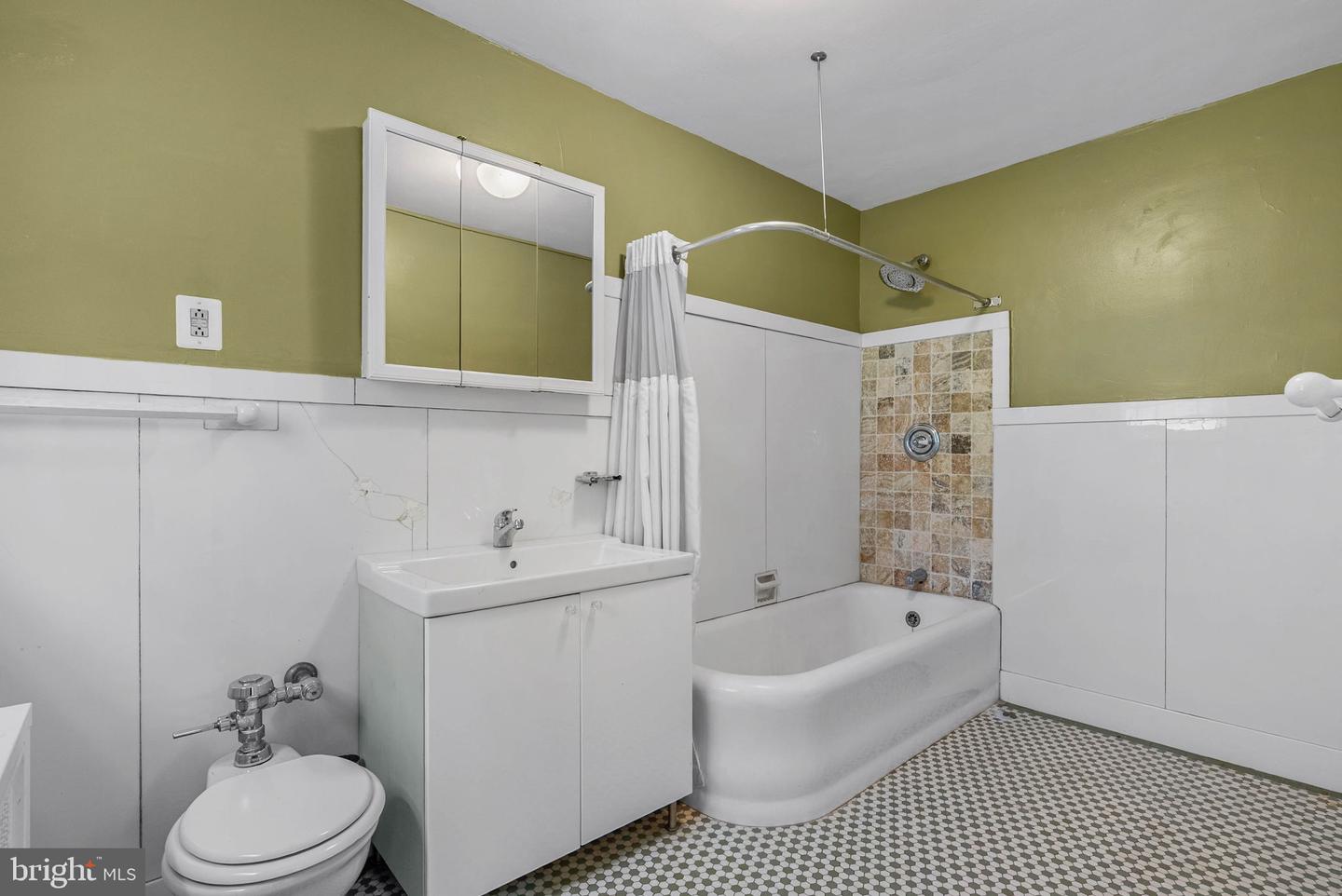 351 S 47th St #b210 Property Photo 25