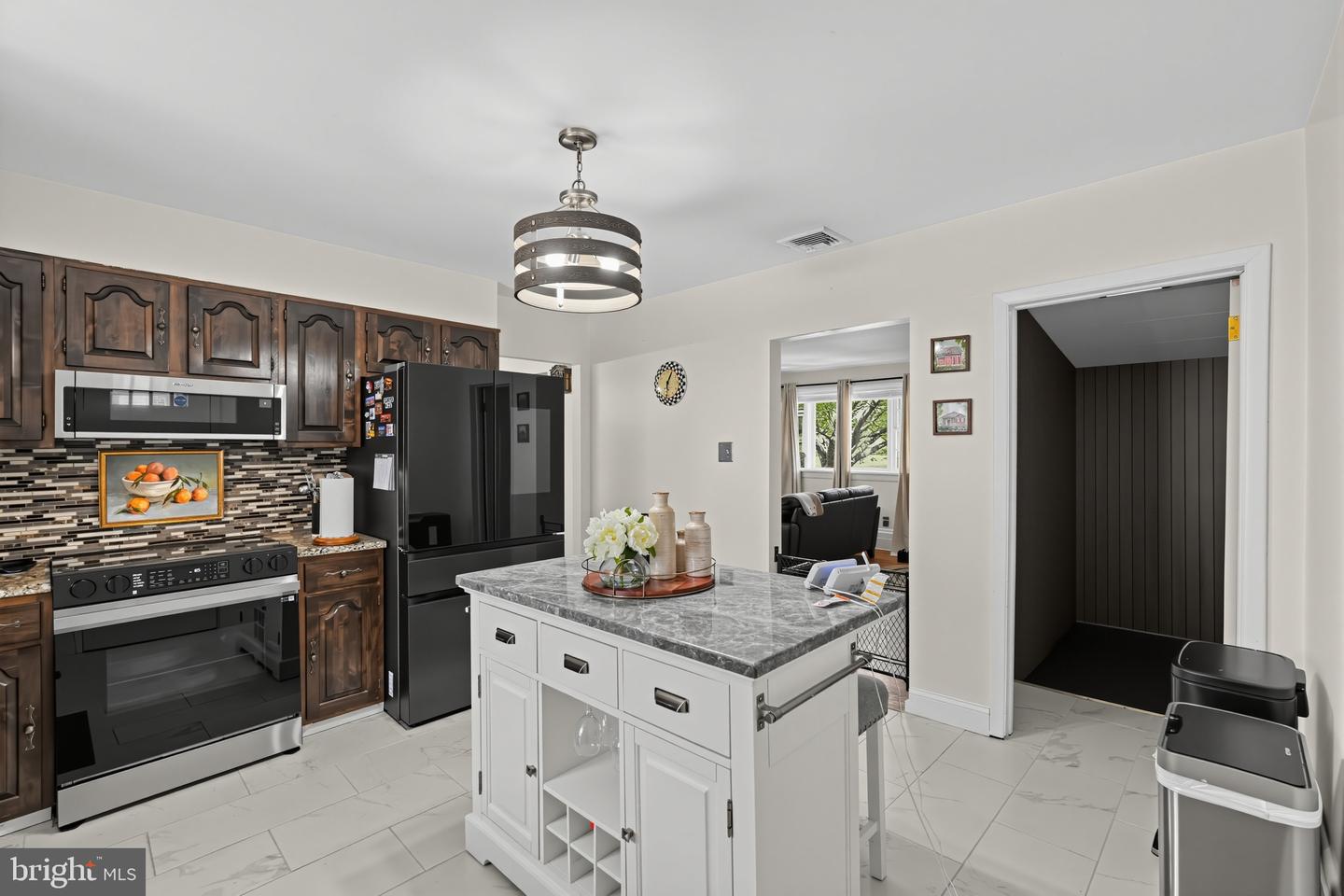 1400 Faunce St Property Photo 10