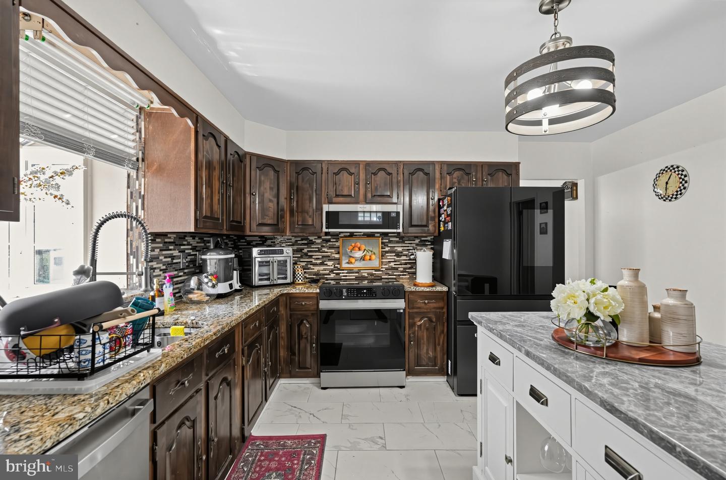 1400 Faunce St Property Photo 11