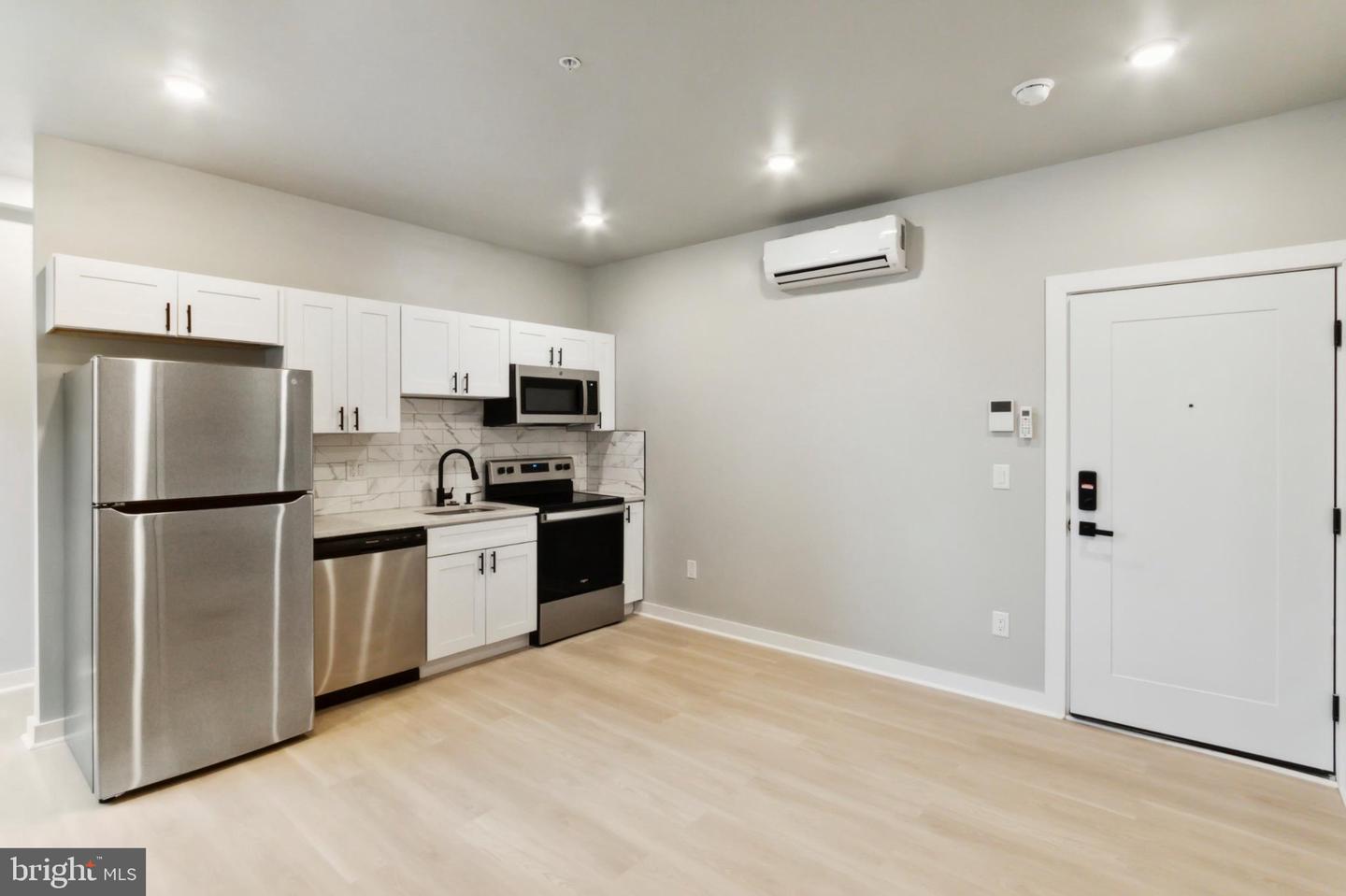 316 S 52nd St #5 Property Photo 2