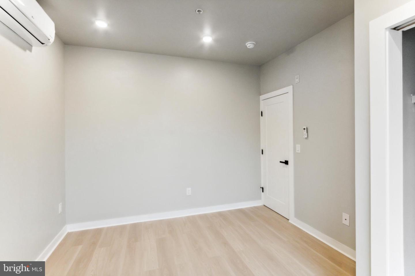 316 S 52nd St #5 Property Photo 5