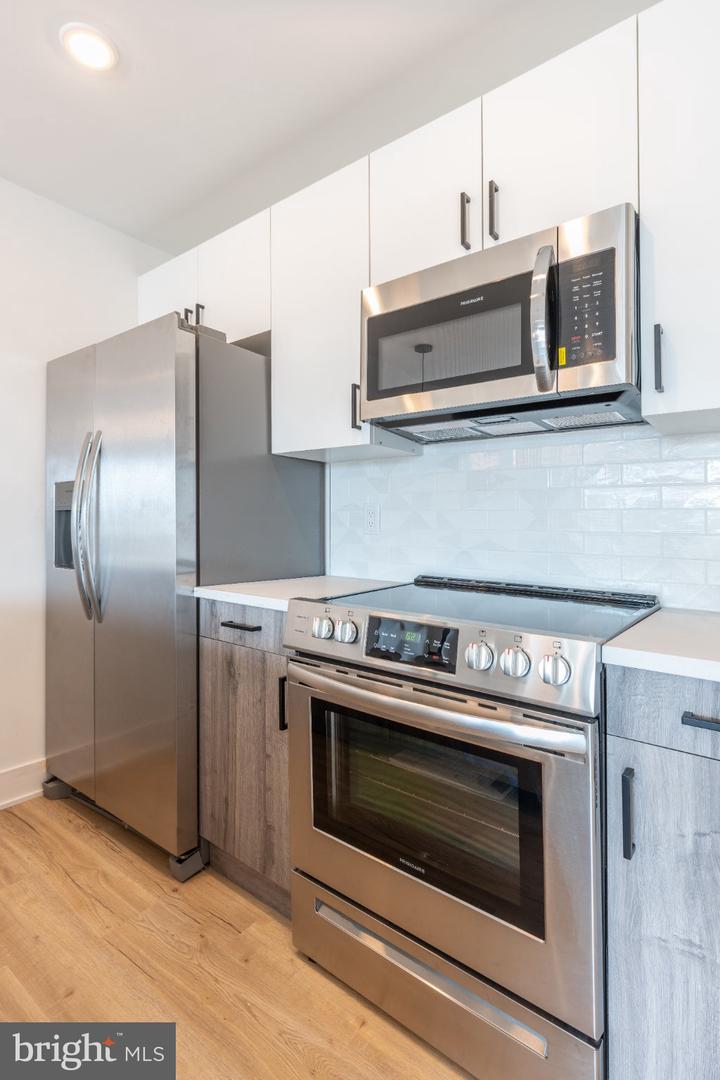 629 W Girard Ave #502 Property Photo 14