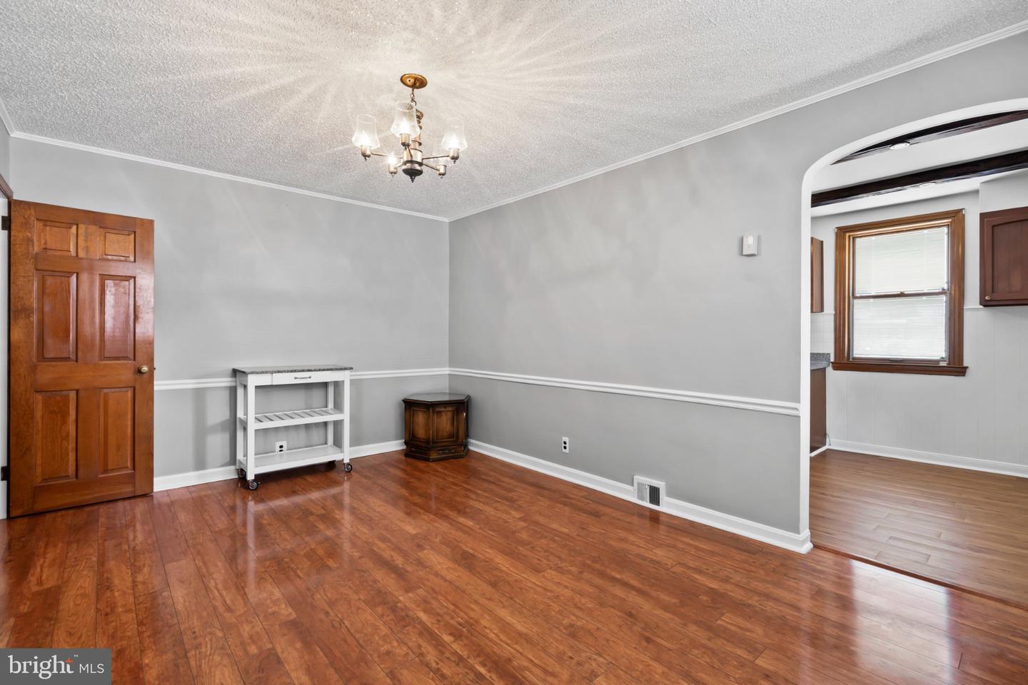 8010 Lexington Ave Property Photo 9