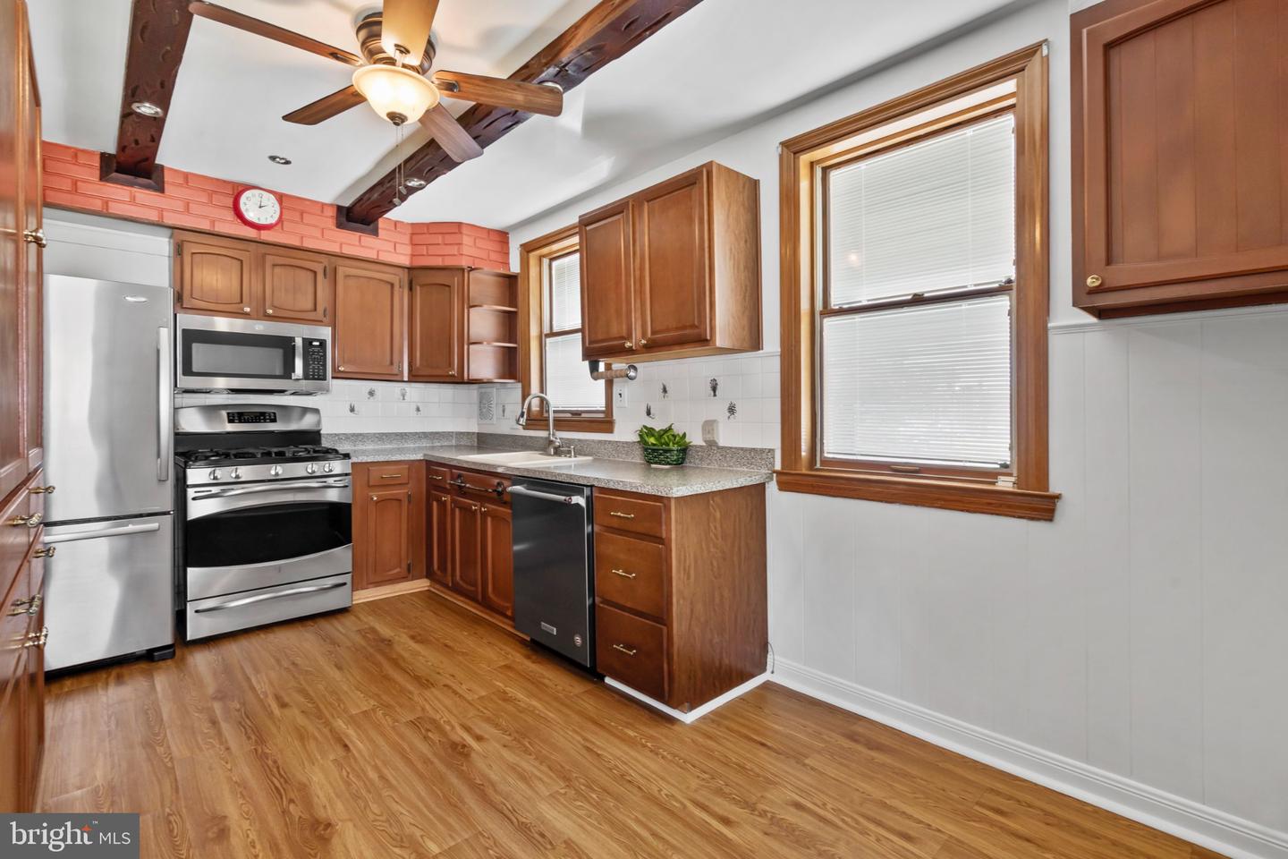 8010 Lexington Ave Property Photo 11