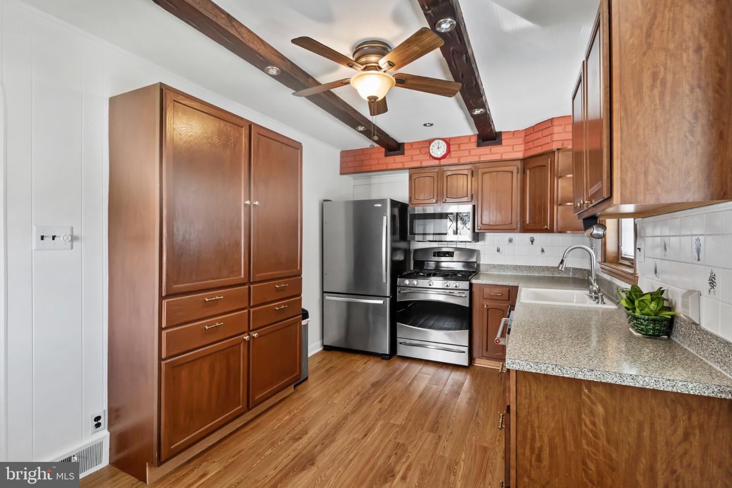 8010 Lexington Ave Property Photo 12