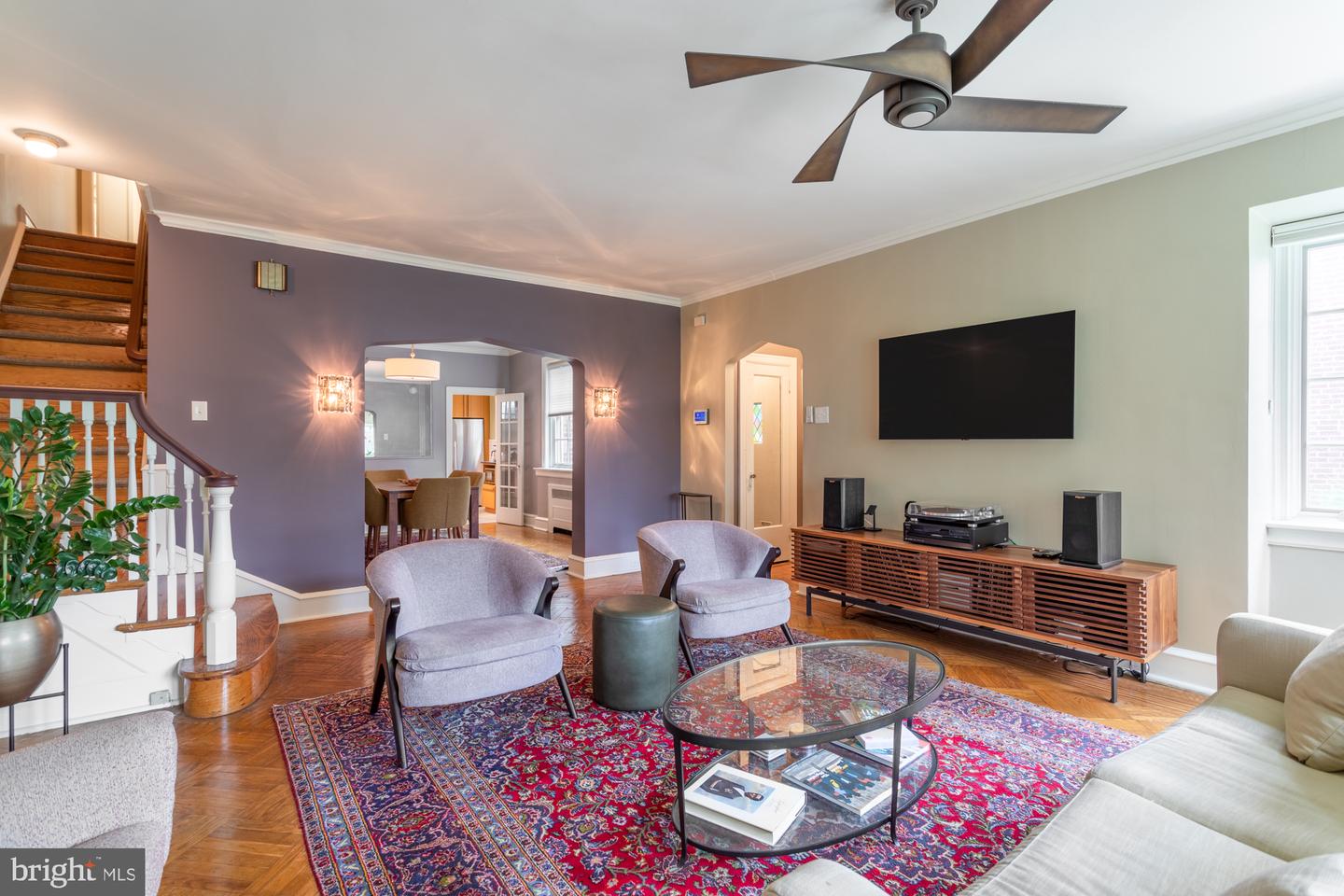 520 E Allens Ln Property Photo 6