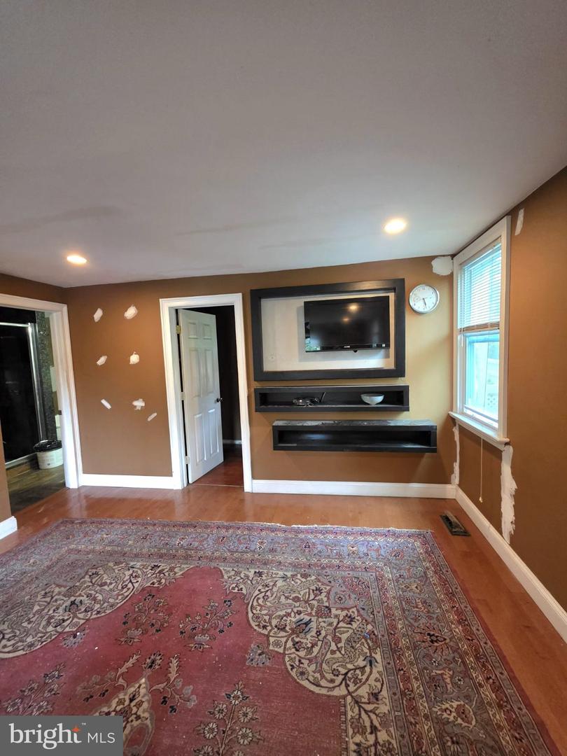 9527 Rising Sun Ave Property Photo 6
