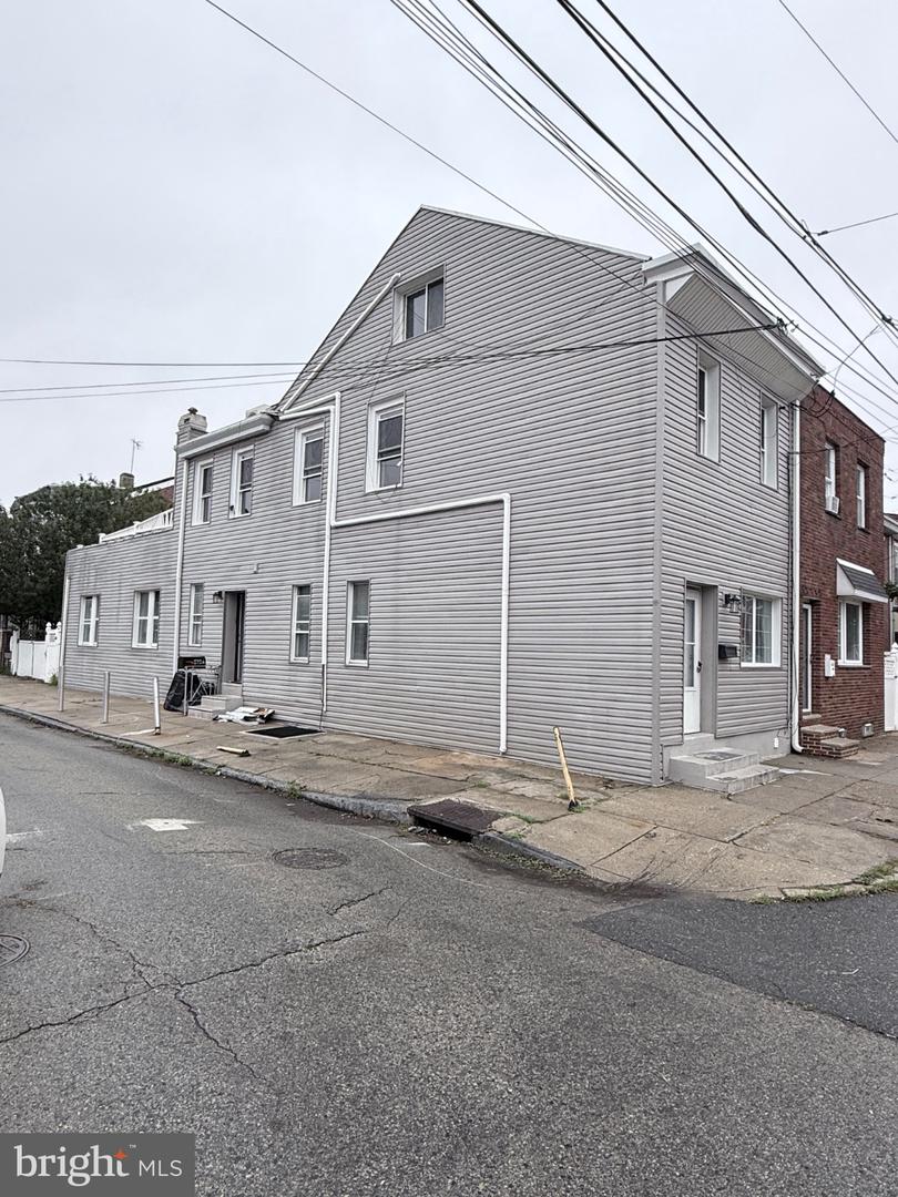 2724 Ash St Property Photo 1