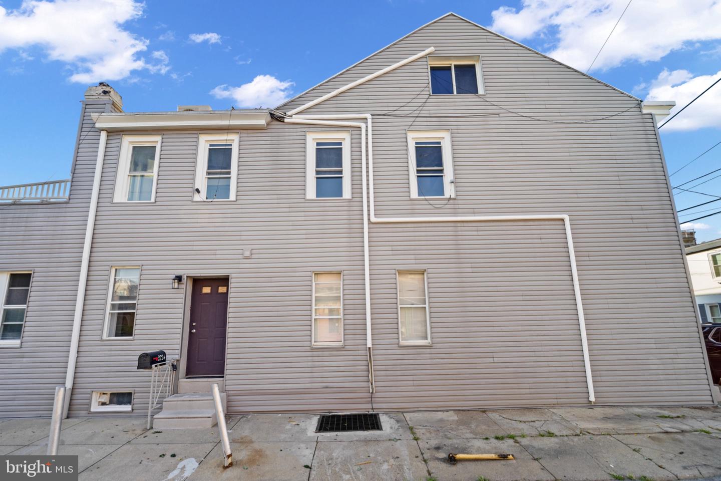 2724 Ash St Property Photo 3