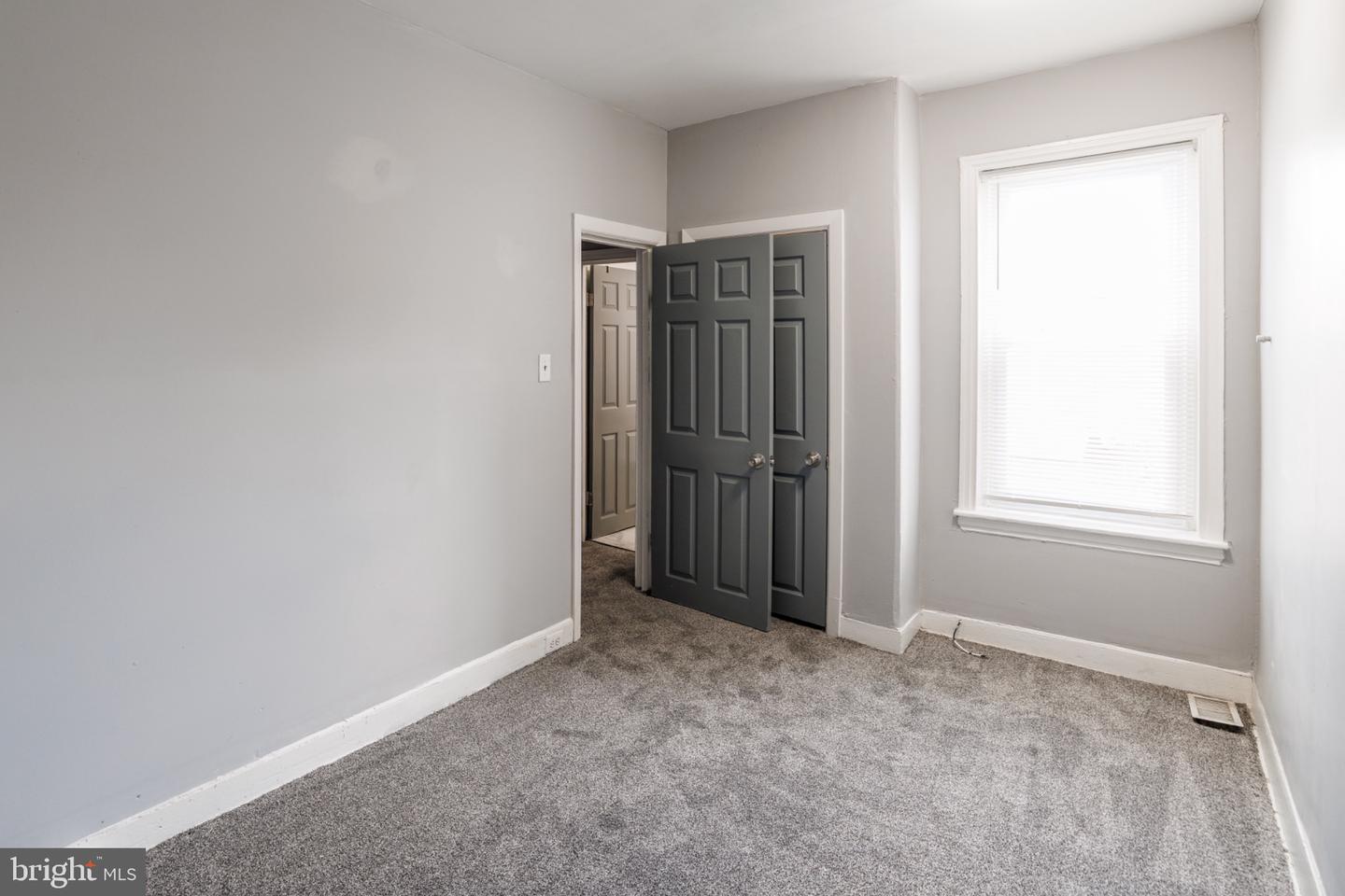 1406 Newkirk St N Property Photo 23
