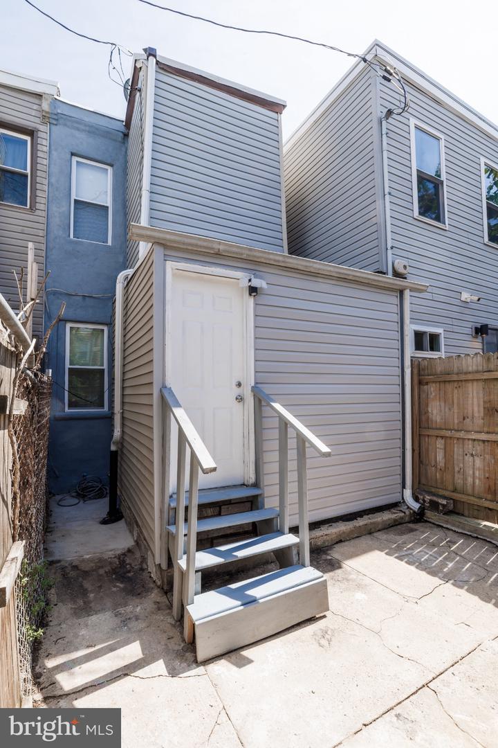 1406 Newkirk St N Property Photo 29
