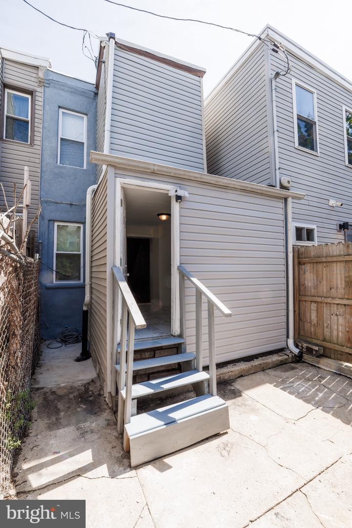 1406 Newkirk St N Property Photo 30