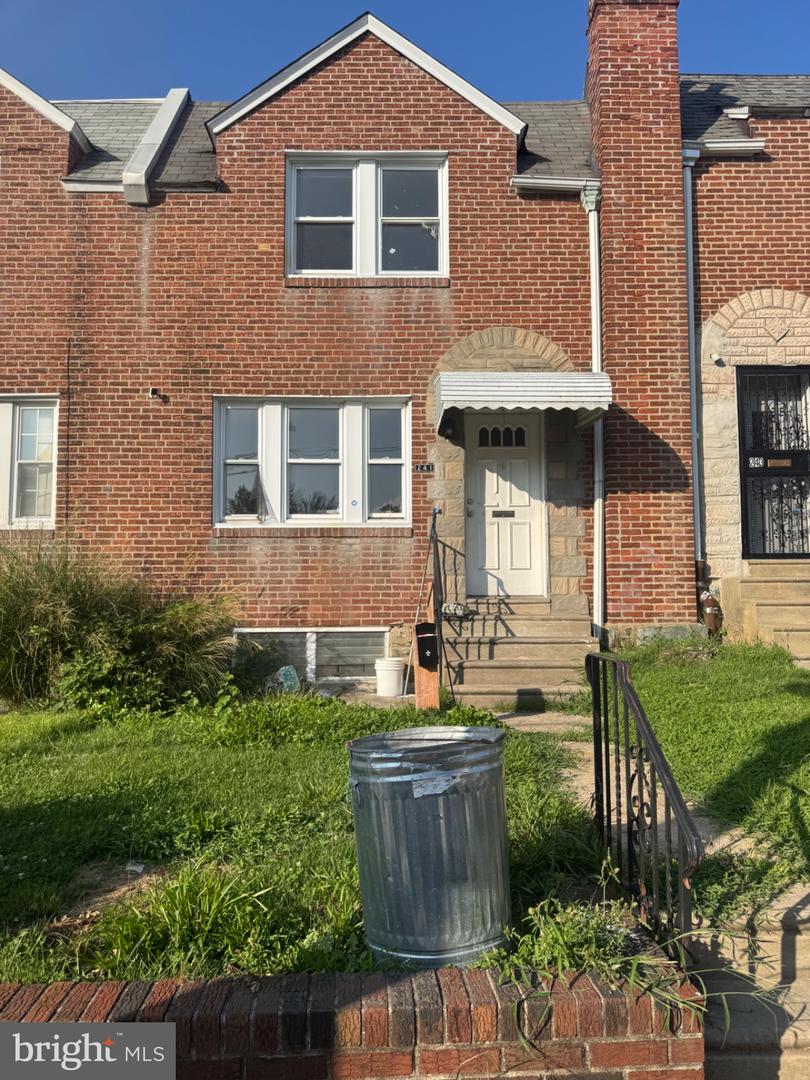 241 Howell St E Property Photo 1